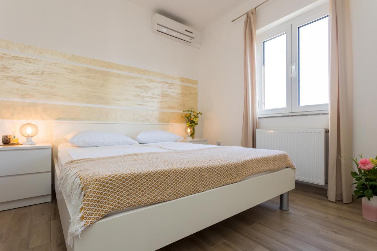 Apartments And Rooms Kod Keti Malinska Exterior photo