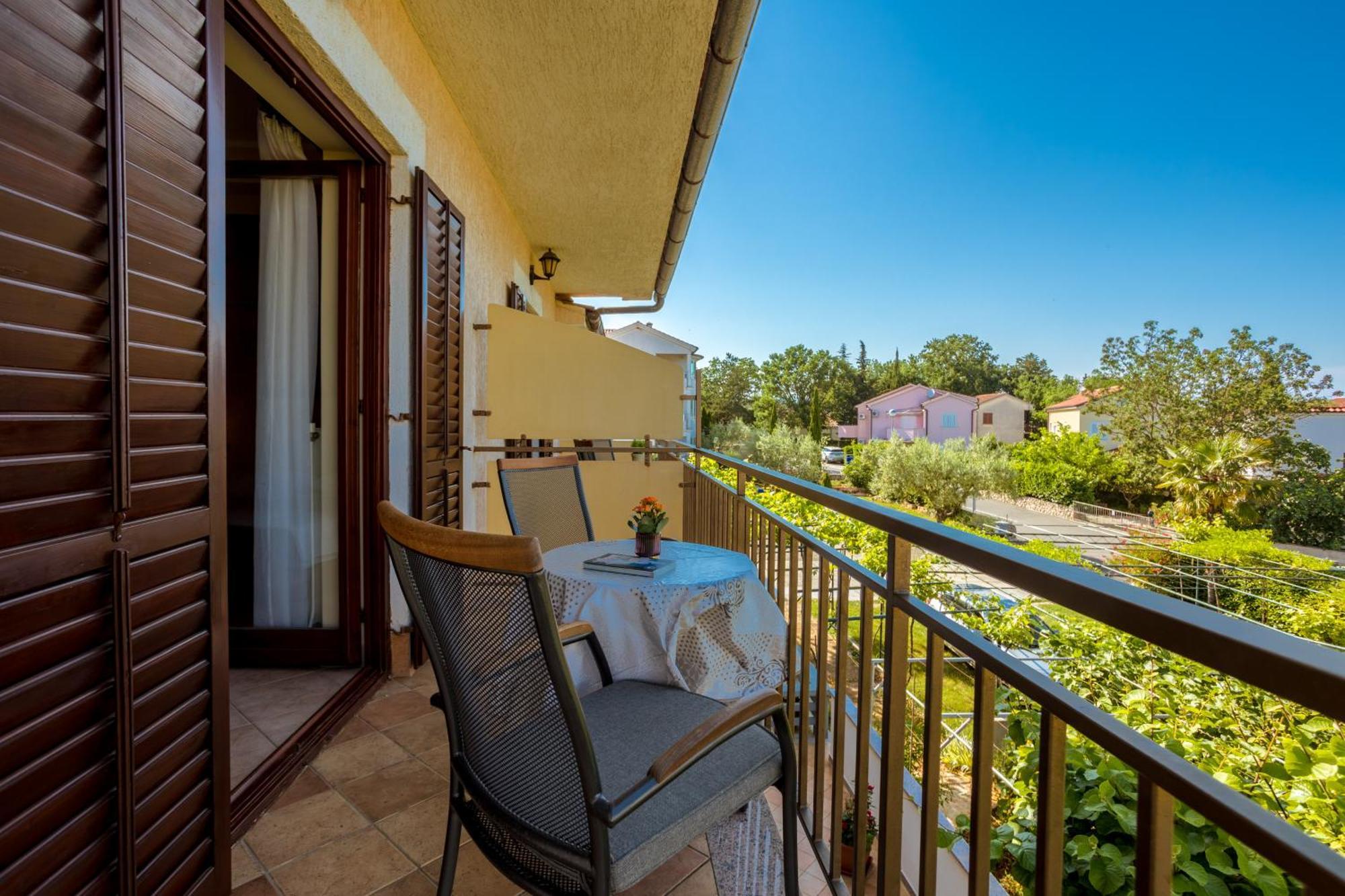 Apartments And Rooms Kod Keti Malinska Exterior photo