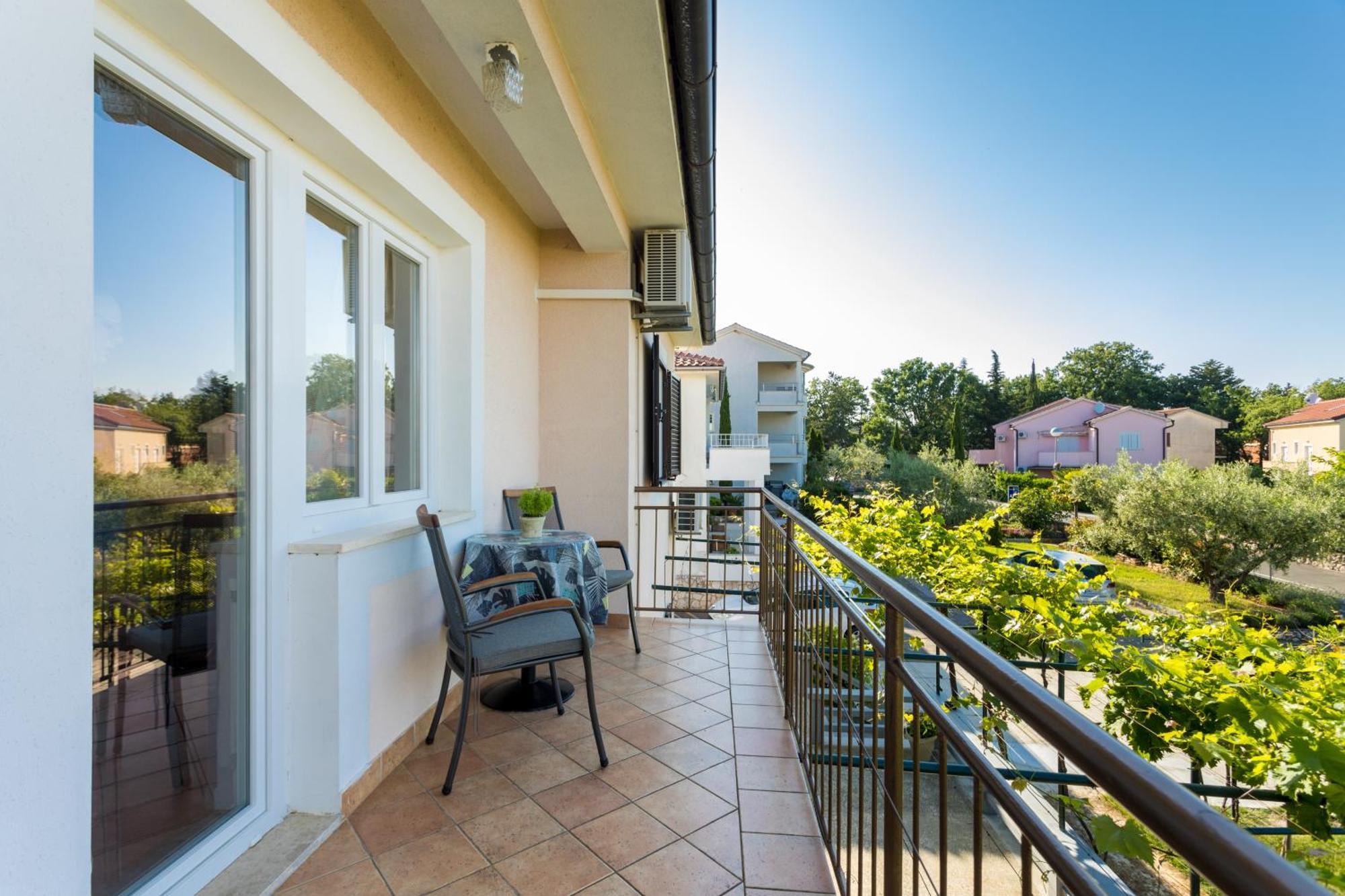 Apartments And Rooms Kod Keti Malinska Exterior photo